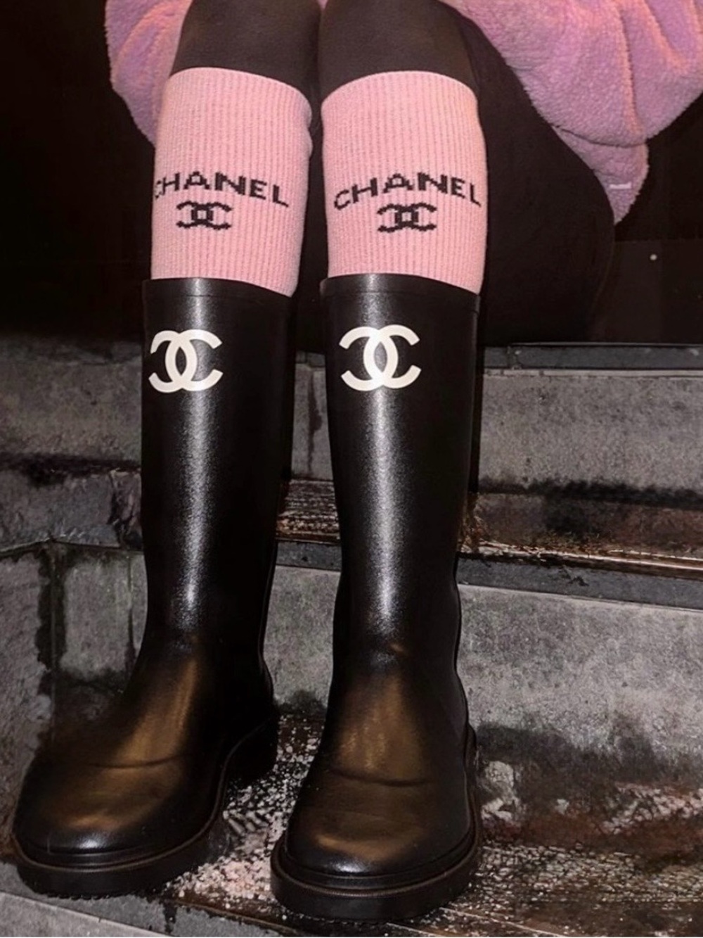 NEW CHANEL 24C Pink Leg Warmers🌸Black embroidered CHANEL logo. FULL SET - Picture 3 of 9